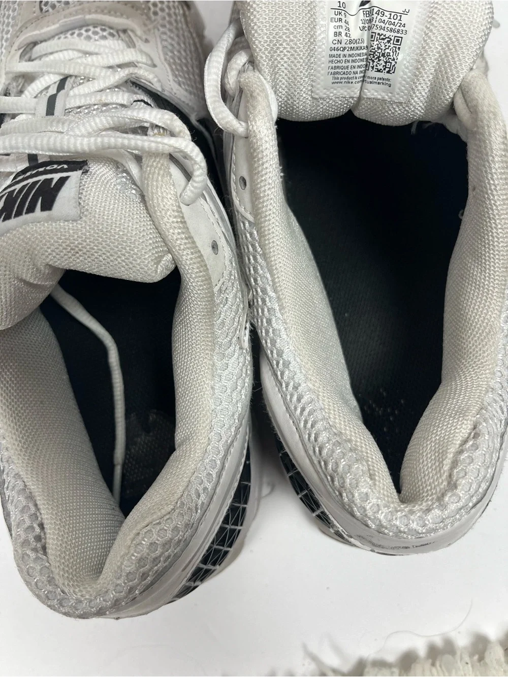 Nike Men’s Vomero 5 Sneakers